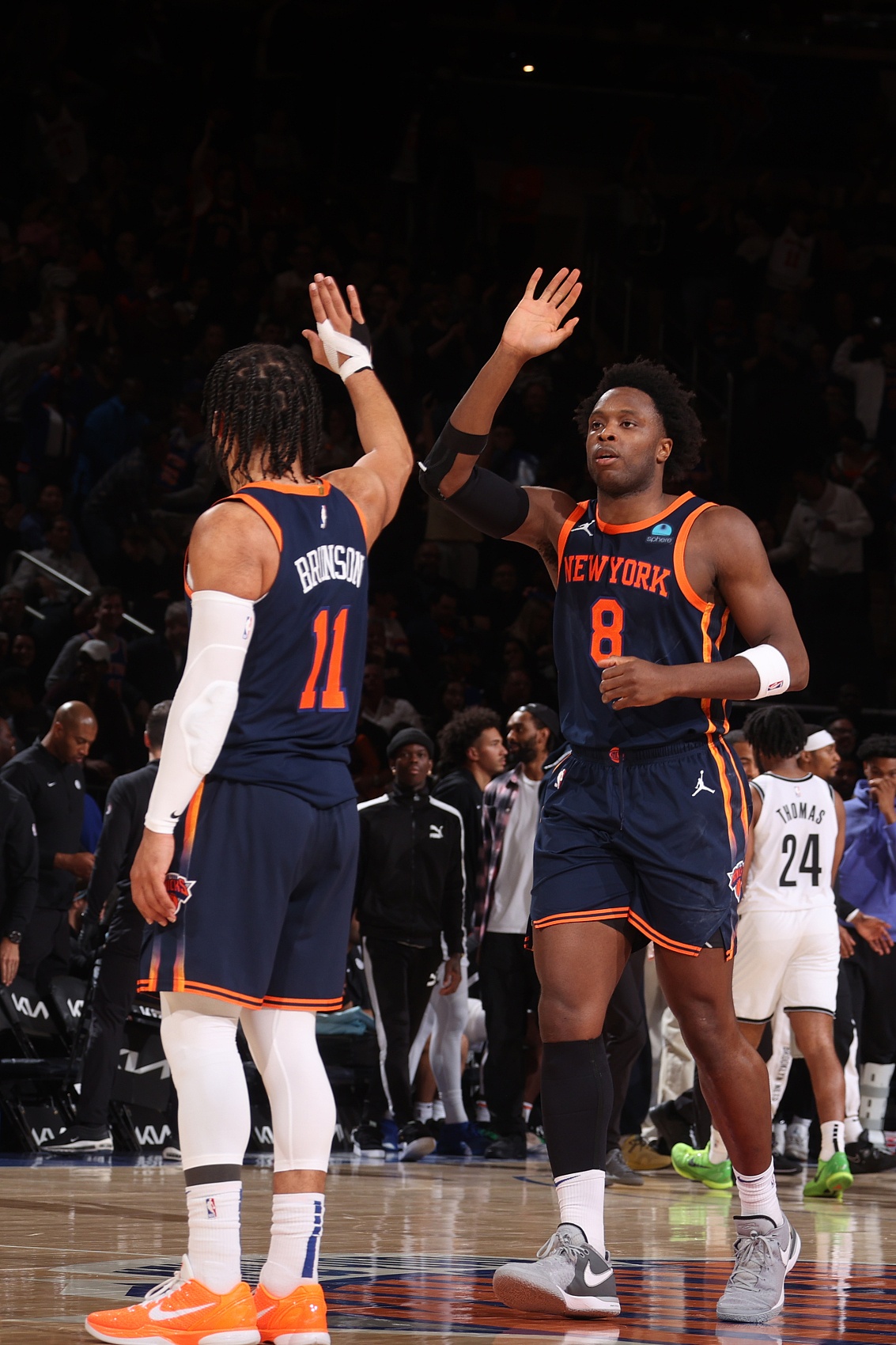 包含纽约尼克斯训练开放日，集结日完成体检引欢呼，NBA常规赛在即，资深球员宣示担当的词条